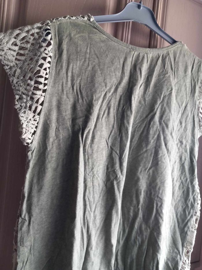 Tee-shirt avec dentelle à fleurs vert clair - photo numéro 8