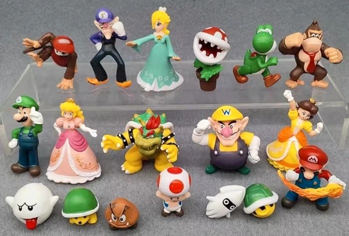 Lot de 18 Figurines Mario. Neuf