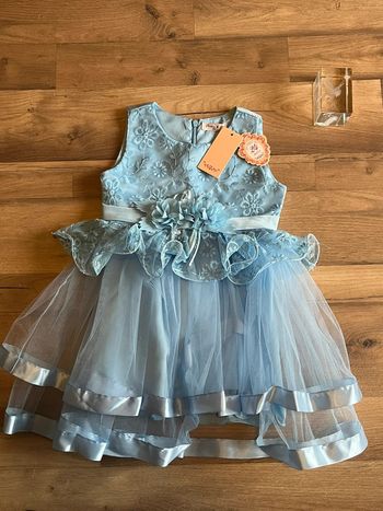 Je vend une robe fille  2 ans pour fete etc neuf