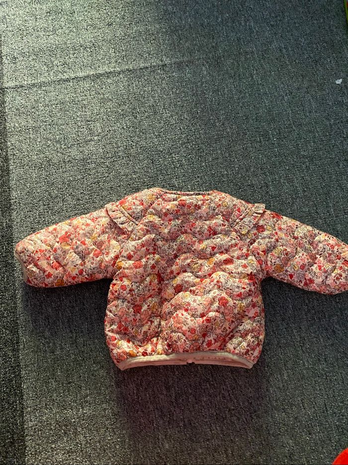 Veste fille 6 mois  quasiment neuve - photo numéro 2