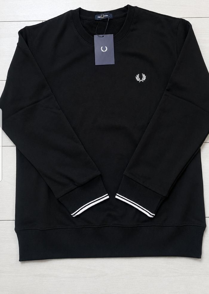 Pull Fred Perry - photo numéro 1