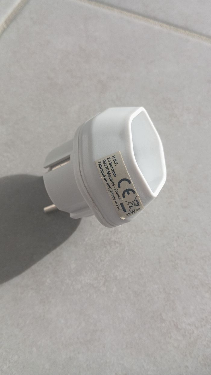 Adaptateur Suisse-France