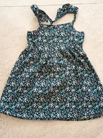 Robe fleurie à fines bretelles