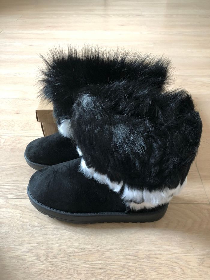 Bottines noires et blanches fourrées neuve avec fausse fourrure Martin Pescatore pointure 38 - photo numéro 2