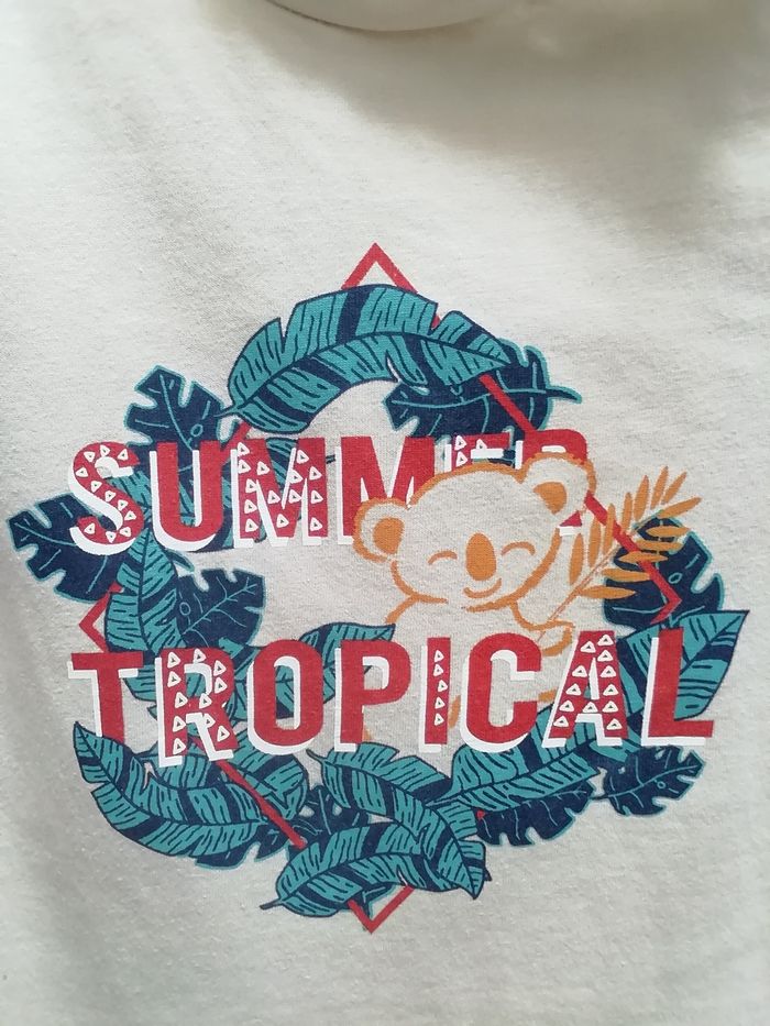 Vends t-shirt garçon été beige avec motif sur le devant - photo numéro 2