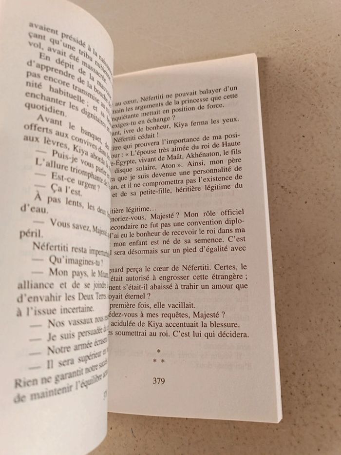 Christian Jacq Néfertiti l'ombre du soleil - photo numéro 4