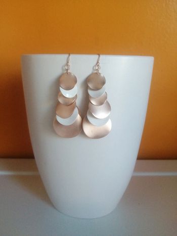 🌸Boucles d'oreilles pampilles dorées et blancs en cascade 🌸