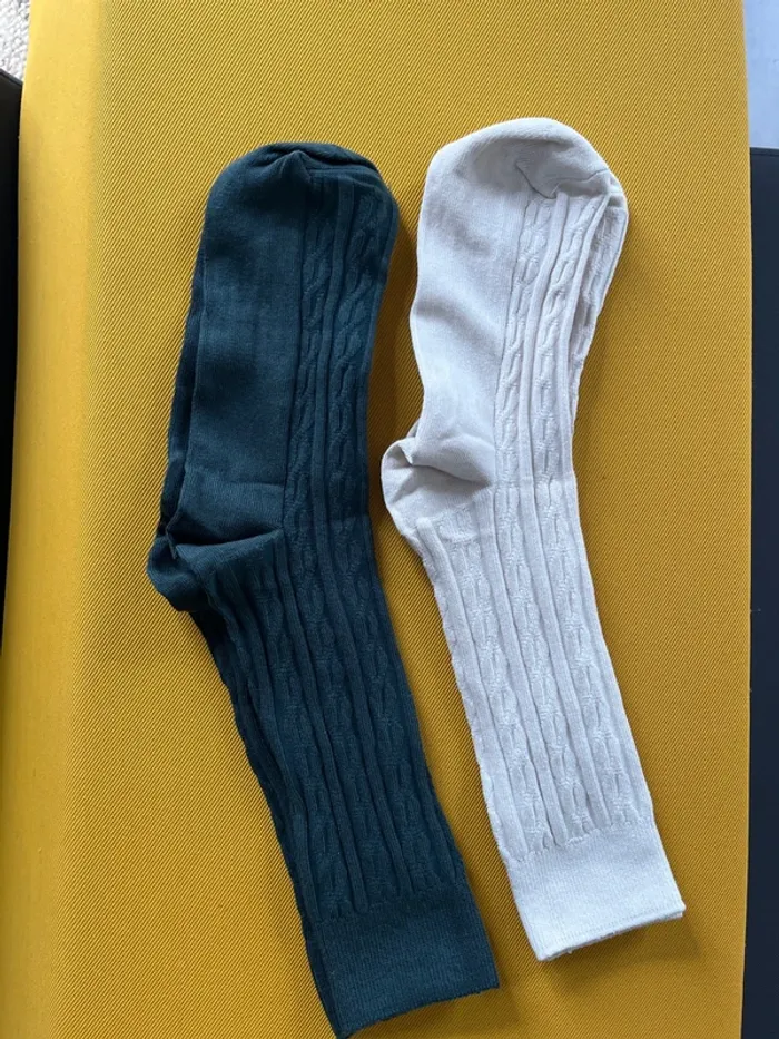 Lot de deux paires de chaussettes côtelées homme 39/42 écru et vert celio