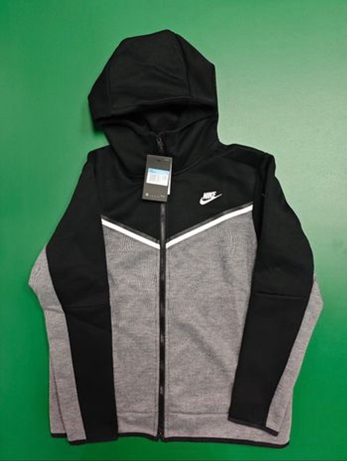 Nike tech - photo numéro 2