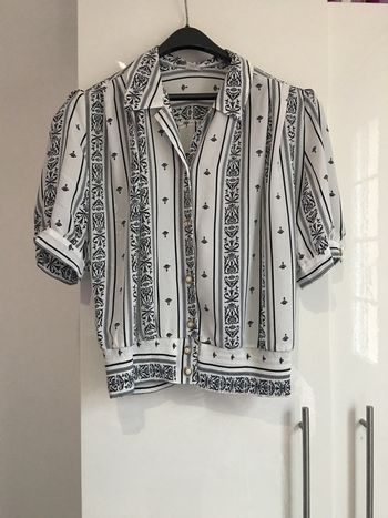 blouse légère  manches courtes taille M