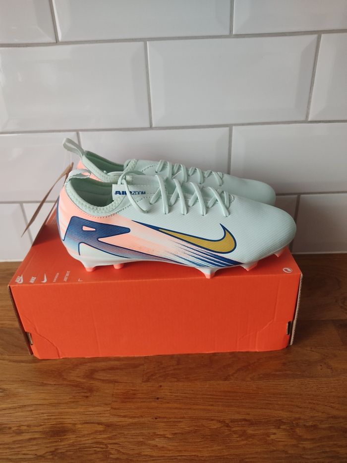 Crampons Nike T 36.5 - photo numéro 4