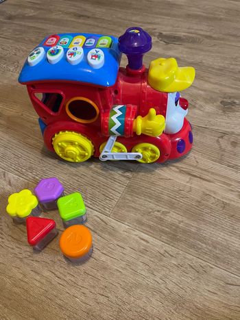 Train à forme qui avance