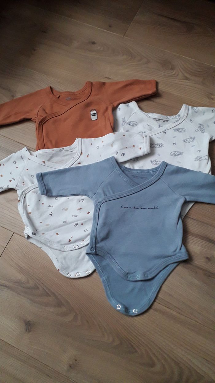 Lot de 4 bodies - 1 mois - photo numéro 2