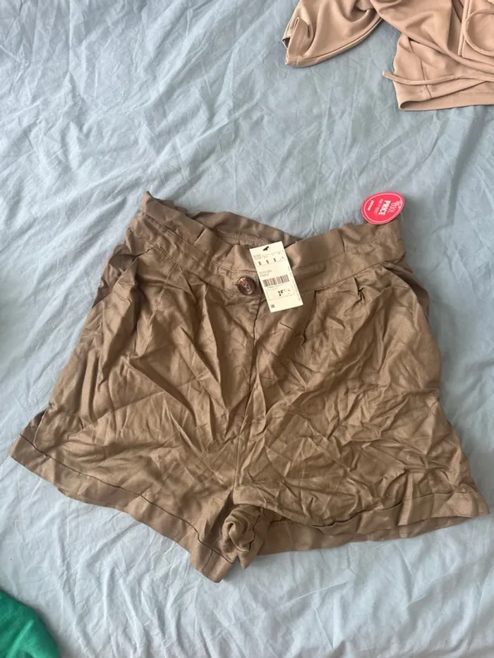 Short kaki