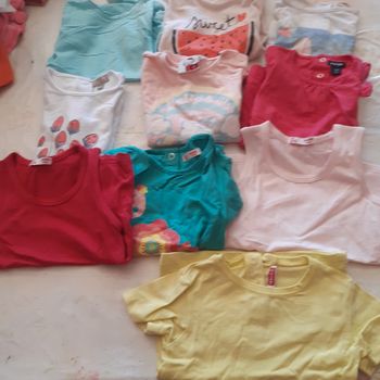 8 t shirts et 2 débardeurs 18 mois