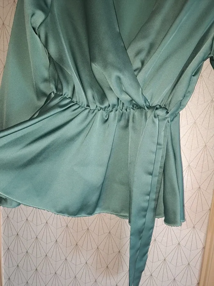 Chemise femme vert d'eau comme neuve 5eme saison New collection 36 à 40 tbe - photo numéro 7