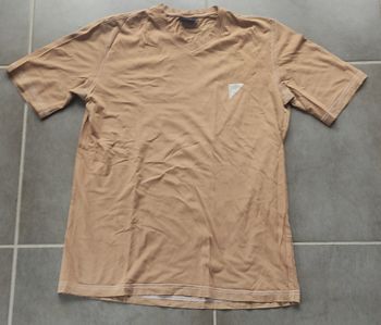 Tshirt col en V  NewMan
Taille M