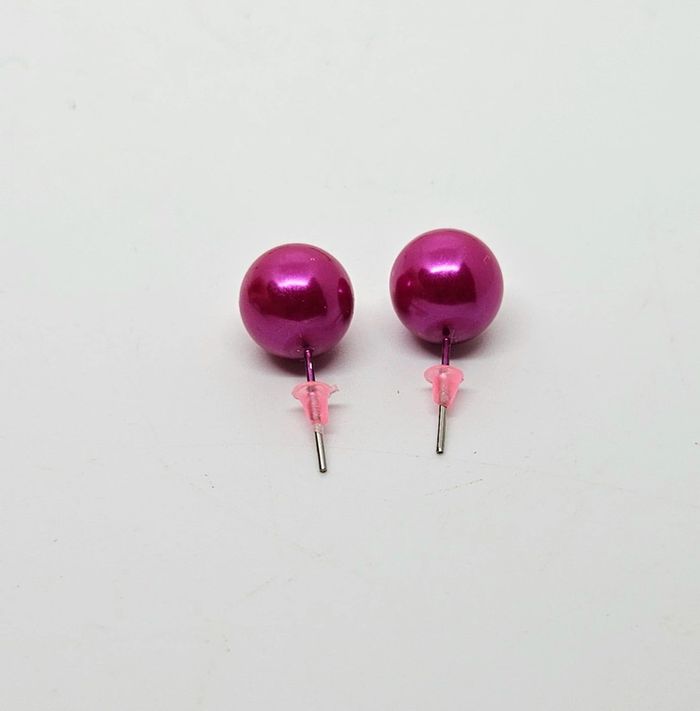 Paire de boucles d'oreilles. Neuve. Grosse boule rose 1 - photo numéro 3