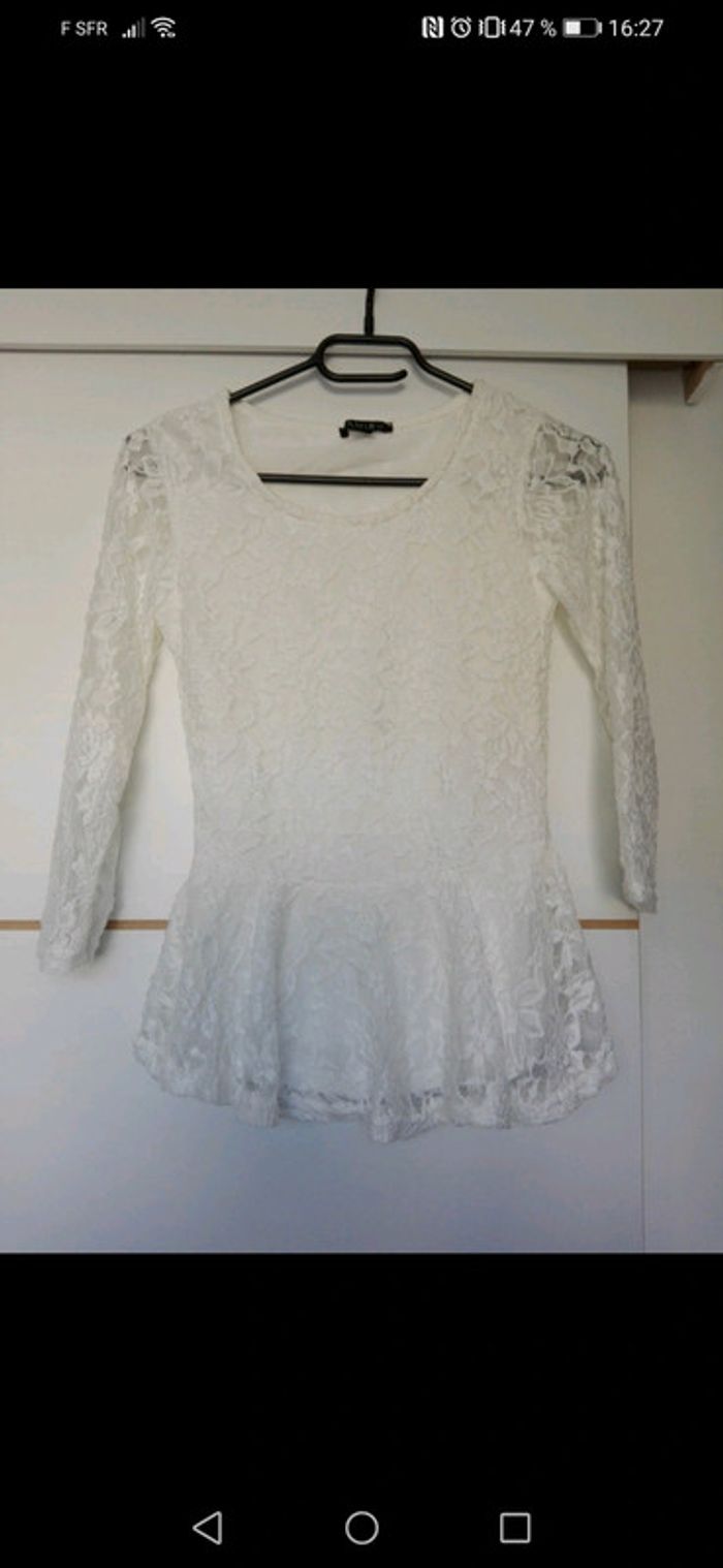 Joli top dentelle manches 3/4 T. XS