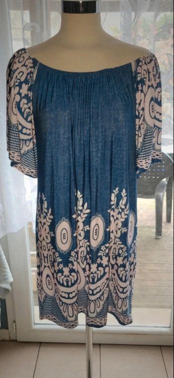 Tres belle Robe épaules dénudées 40