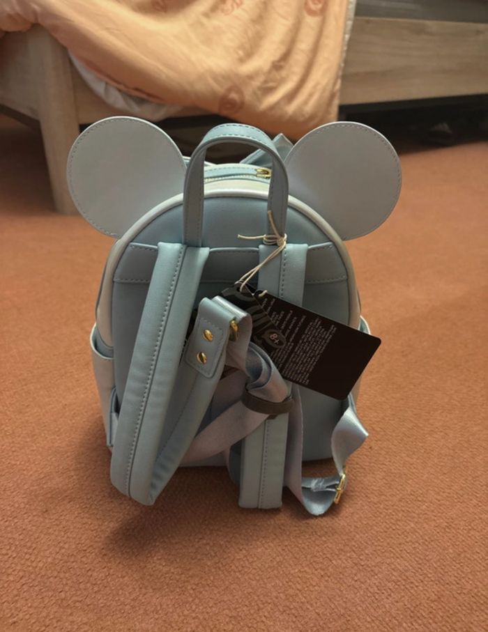 Loungefly Minnie arc en ciel - photo numéro 2