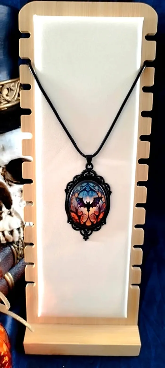 Collier avec pendentif ovale en verre