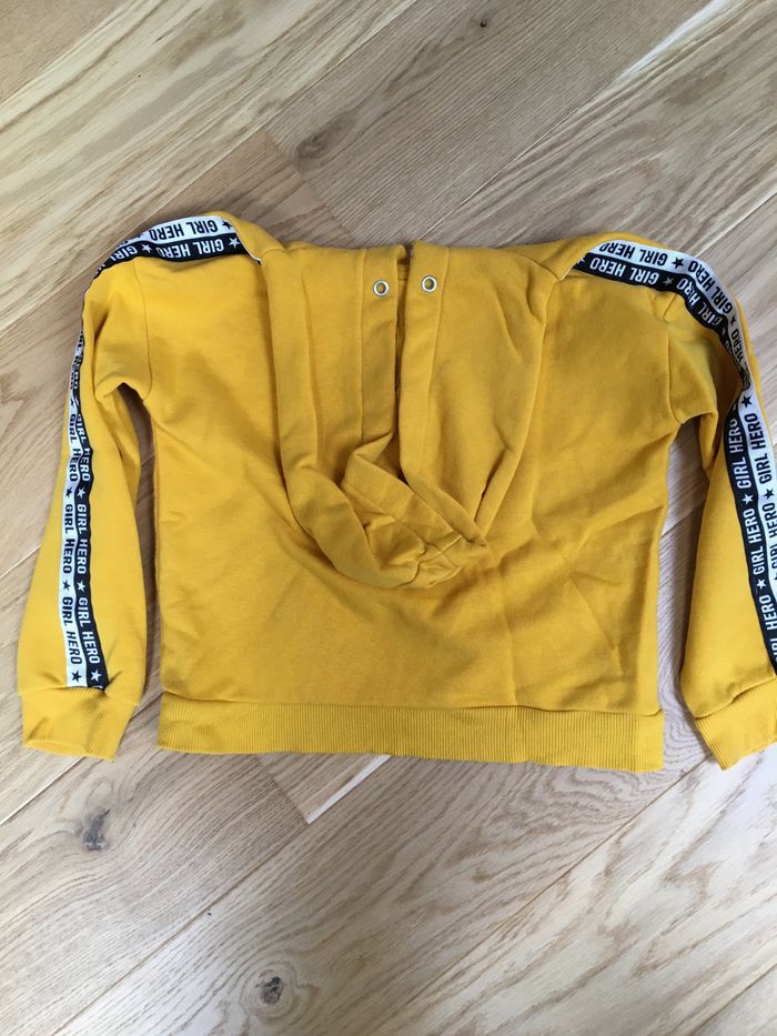 Sweat jaune à capuche - photo numéro 2