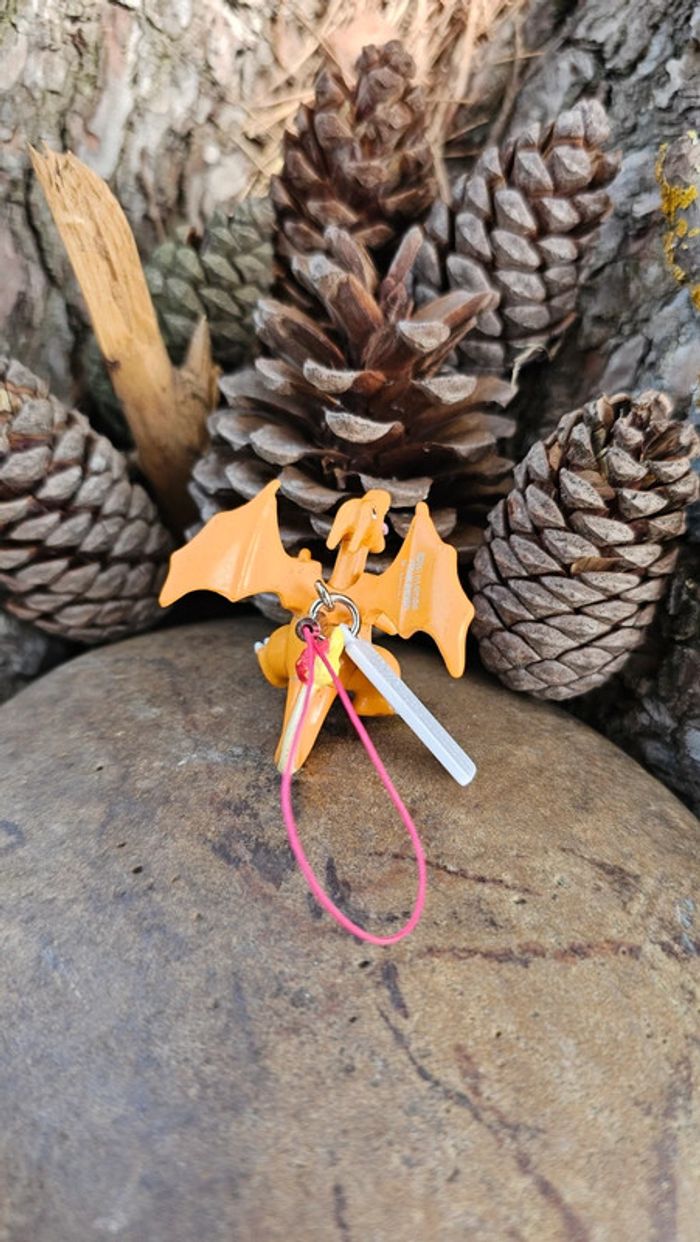 Super figurine Pokemon Nintendo porte clé Dracaufeu - photo numéro 9
