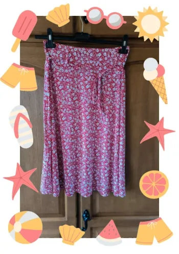 *Neuve *Jupe mi longue  fluide motif fleuri rouge et blanc 38/40