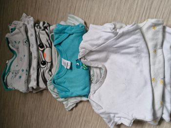 lot de bodys manches courtes et longues