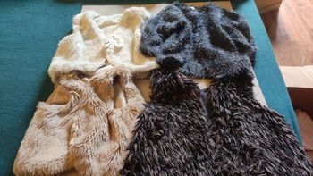 4 vestes Sans manche 12 mois