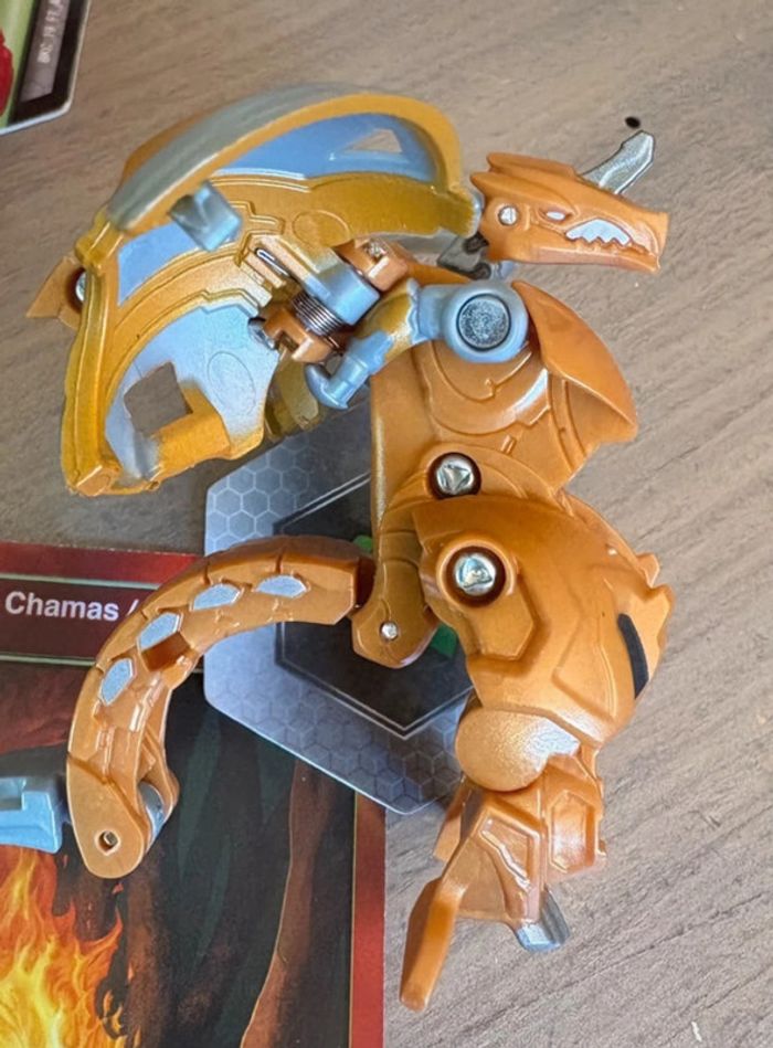 Lot 8 Bakugans avec cartes jeux + jetons - photo numéro 5