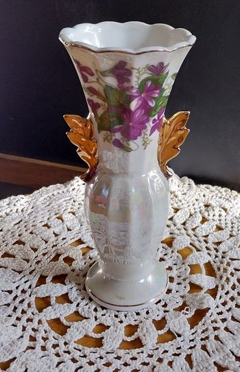 Vase et napperon vintage. 