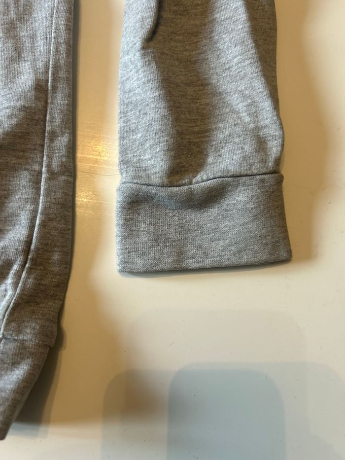 Pull pour garçon en bon état taille 7 ans couleur gris - photo numéro 5