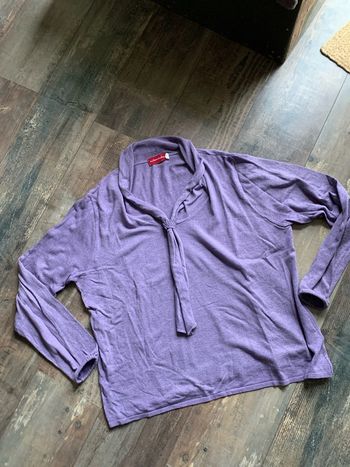 Pull violine col cravate