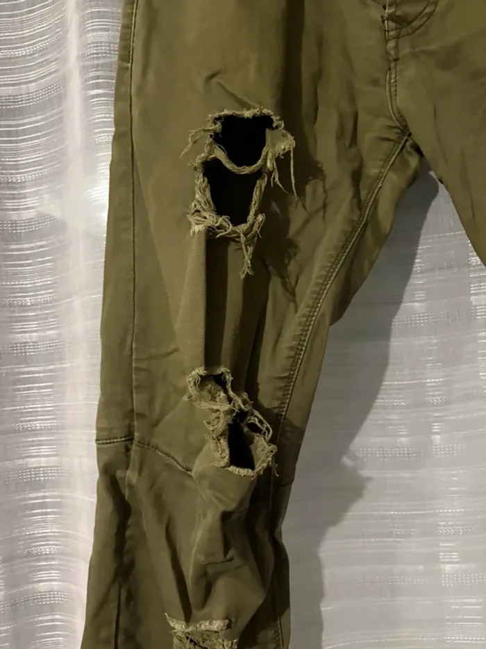 Jeans troué vert - photo numéro 2