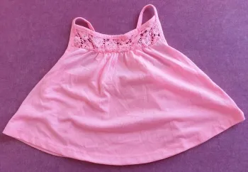 Petit haut à bretelles rose 2 ans