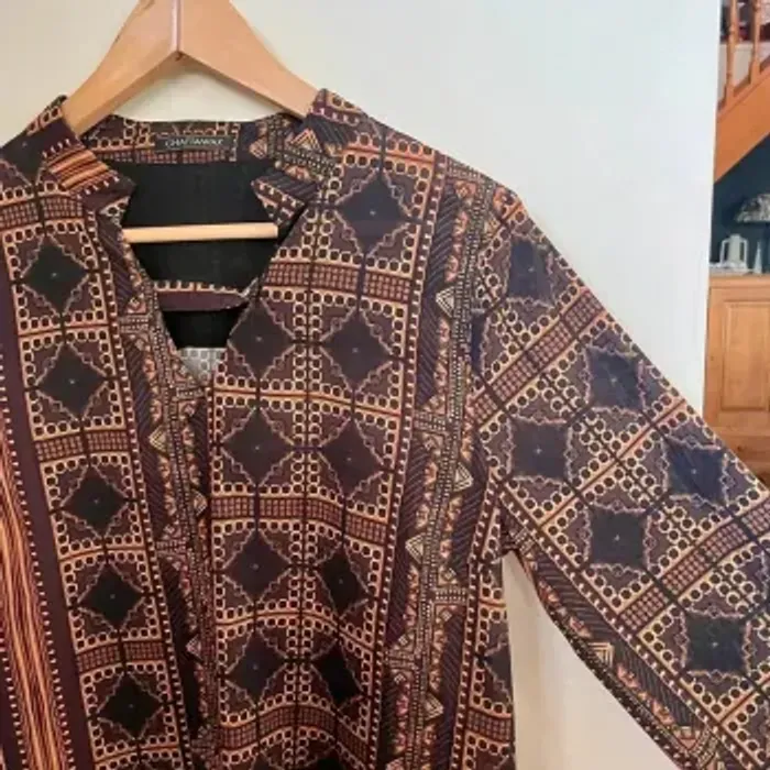 Blouse fluide imprimé ethnique noir et camel Chattawak – taille M, col tunisien V041 - photo numéro 7