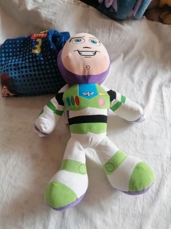 Grande peluche buzz l'éclair nicotoy