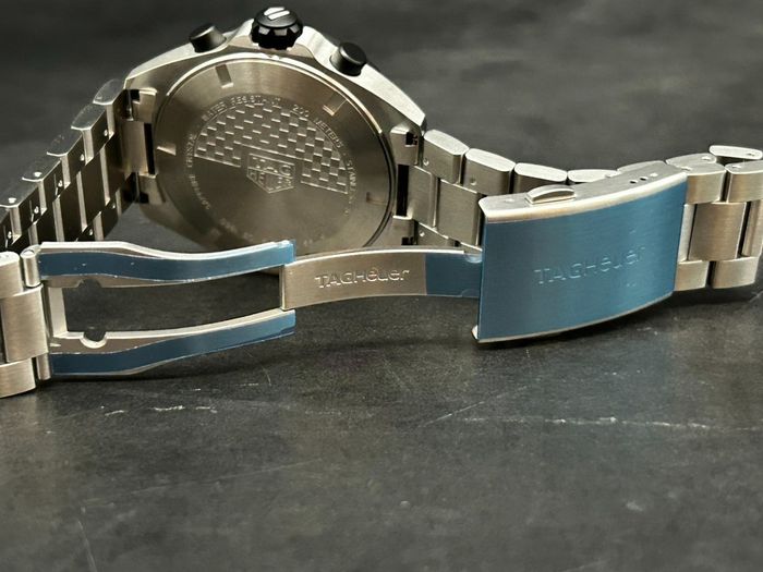 Montre pour homme Tag Heuer Formule 1 cadran noir 43 mm - photo numéro 6