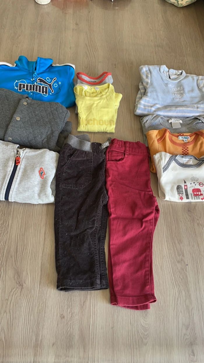 Lot de 12 vêtements en 12 mois