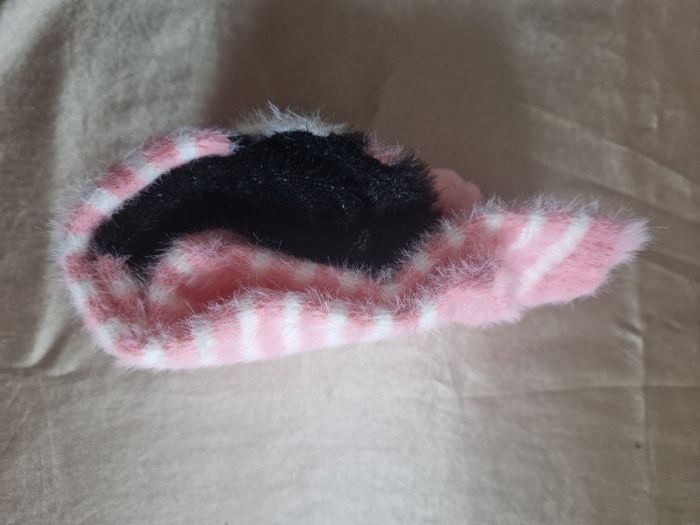 Lot de chaussettes + chaussons antidérapantsLot de chaussettes + chaussons antidérapants

Différentes tailles (indiqué sur les photos) :

 - chaussons antidérapants x2 - 36/40
 - chaussette renard - 31/34
 - chaussette pingouin - 36-38
 - 2 pair - photo numéro 8