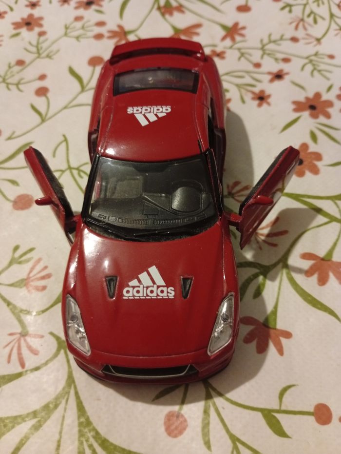 Miniature Nissan GT-R Adidas - photo numéro 4