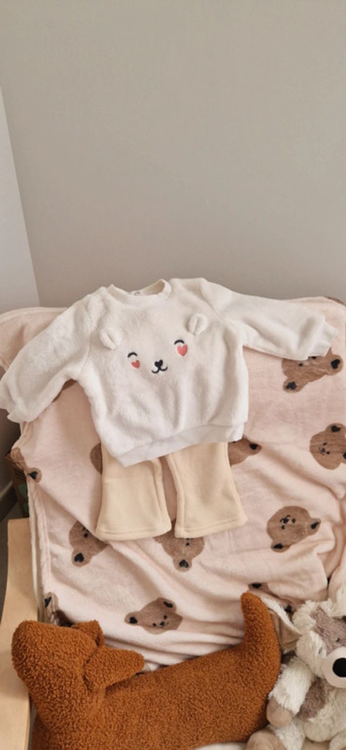 Ensemble avec pull ourson