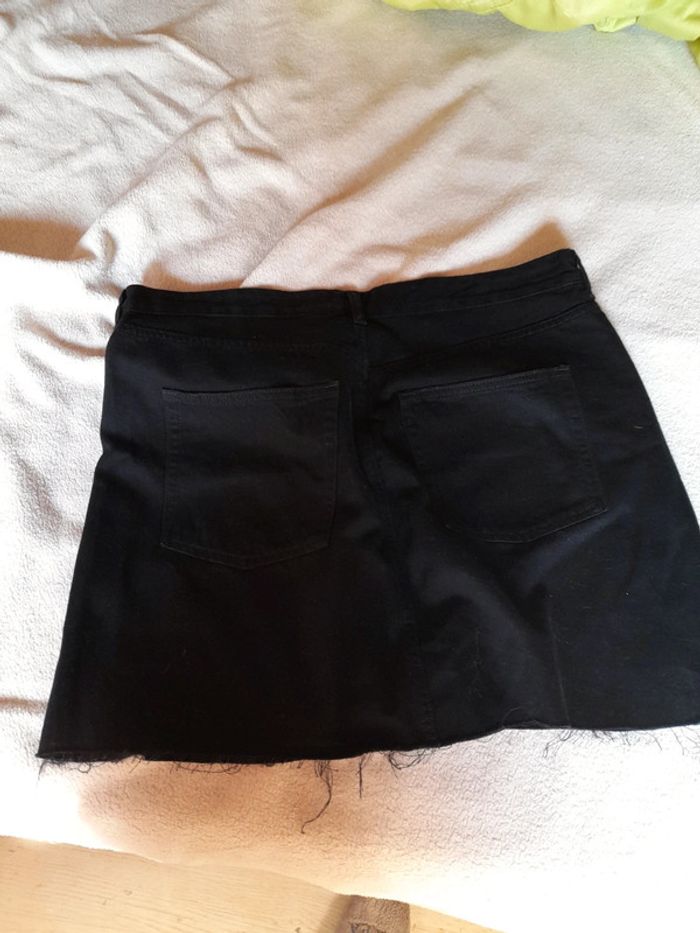 Jupe noire - photo numéro 5