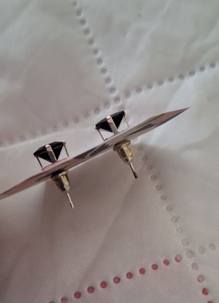 Boucles d'oreilles noires carré neuves - photo numéro 4
