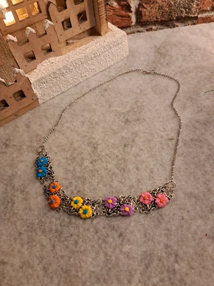Collier argenté avec fleurs multicolore - photo numéro 10