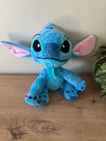 Doudou peluche Lilo et stitch assis Disney