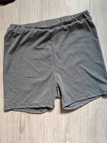 Short cycliste lounge ou pyjama.
🌸 neuf.
🌸 Taille S