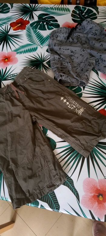 2 shorts garçon taille 4 ans